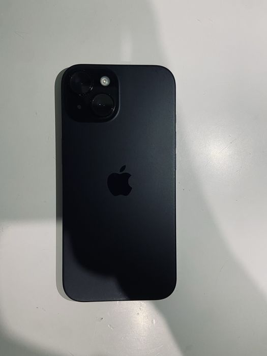 iphone 15 black 128gb , 77 процента капацитет на батерия