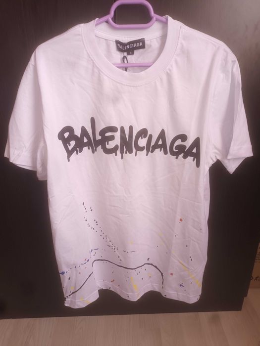 Tricouri de vanzare.