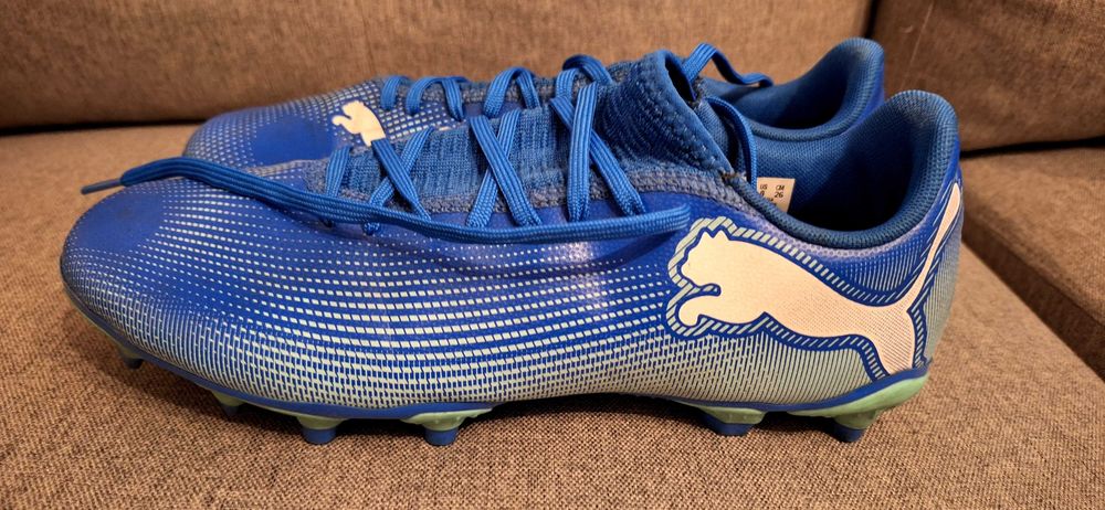 Ghete de fotbal puma marimea 40.5 pret:50 lei