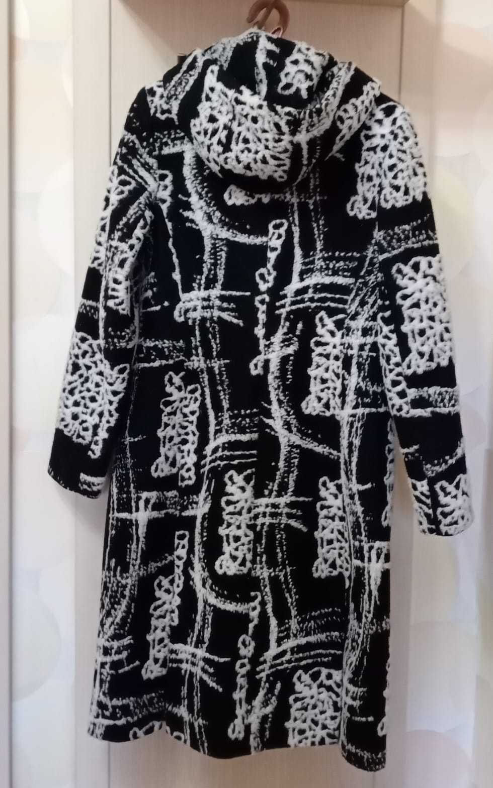 Продам драповое женское пальто  с капюшоном