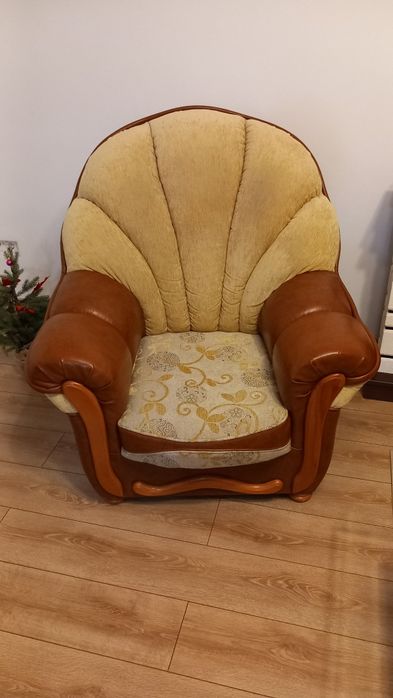 Vând canapea extensibila Andra și doua fotolii