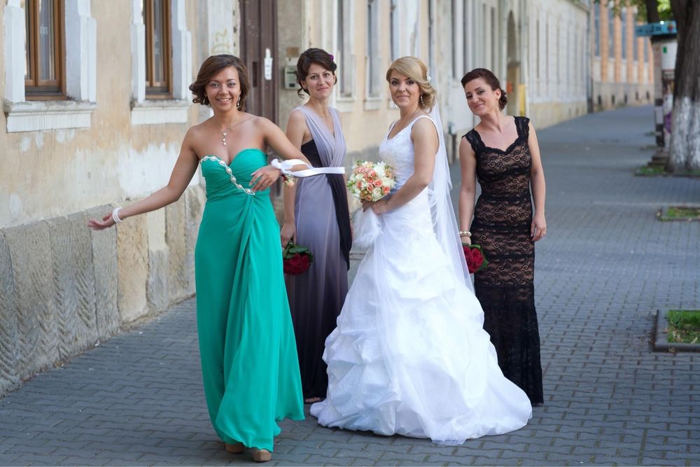 Vand rochie de mireasa Tip A-Line/ Sirena foarte comoda