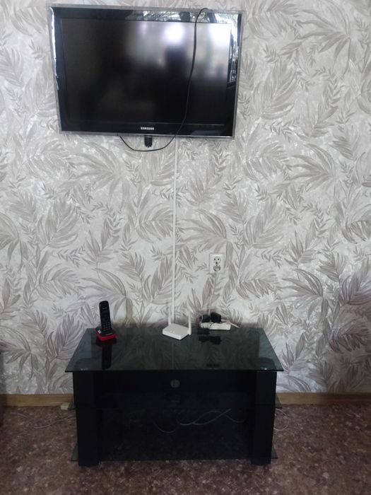Продам телевизор с подставкой