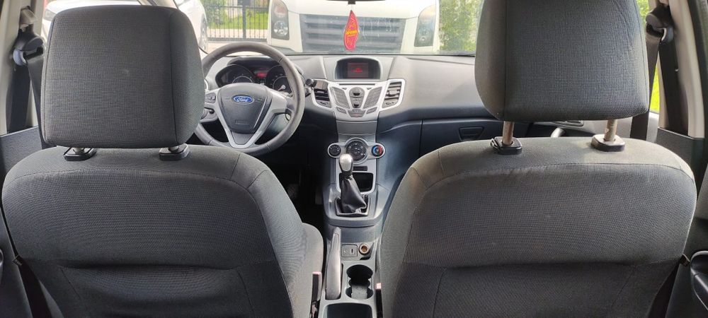 Vând Ford Fiesta, an 2012