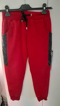 Pantalon rosii, baieti