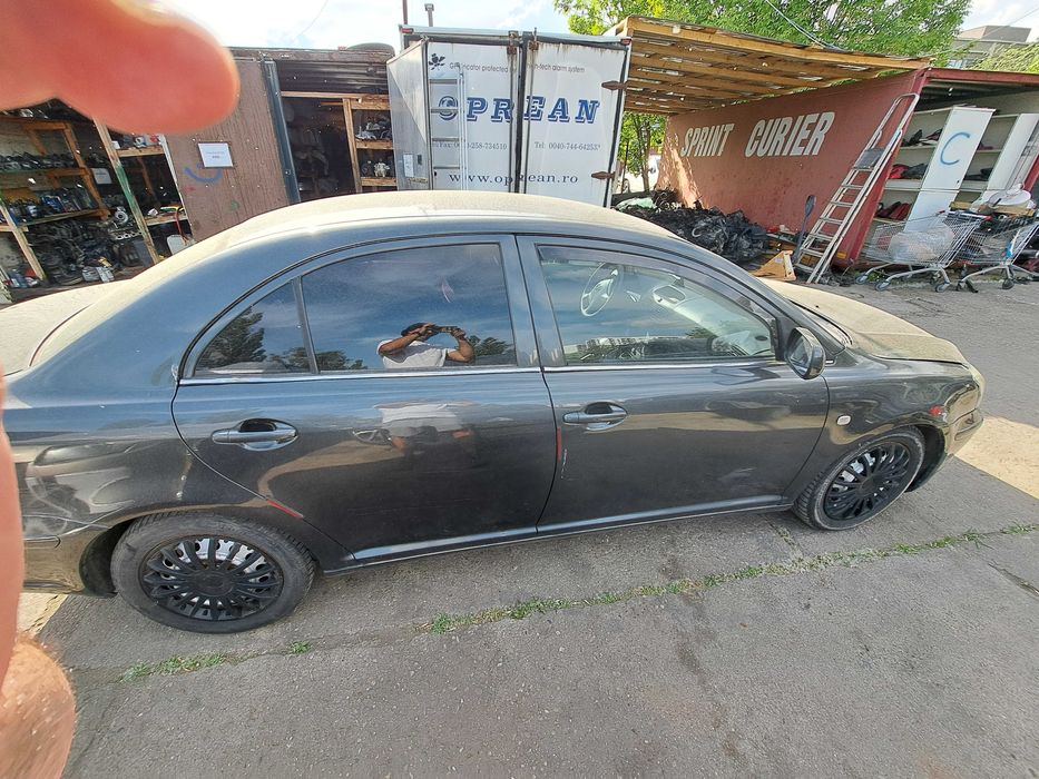 Dezmembrez Toyota Avensis 2 2.0 d 85kw 2008