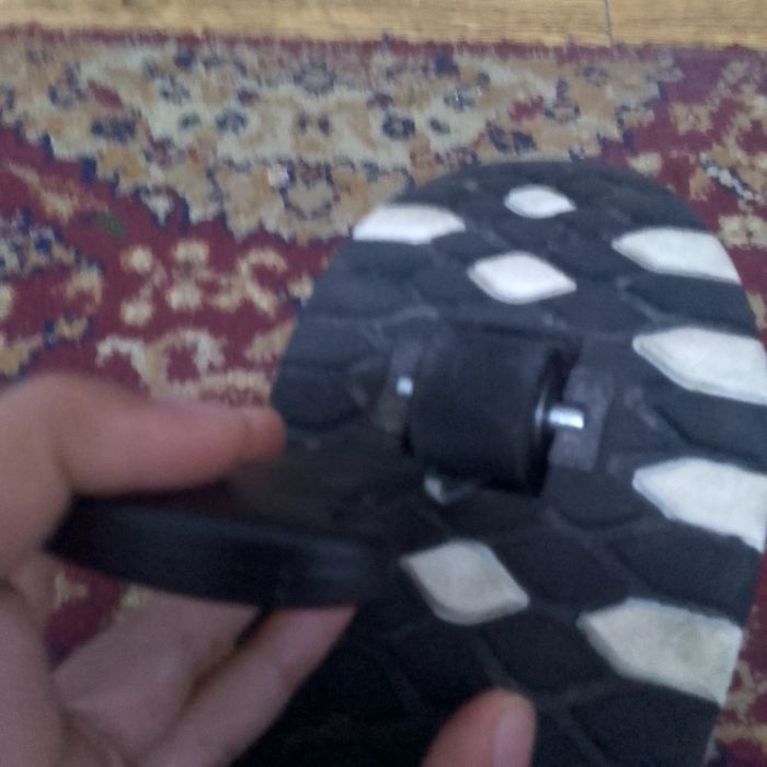 Роликовые кроссовки почти новые