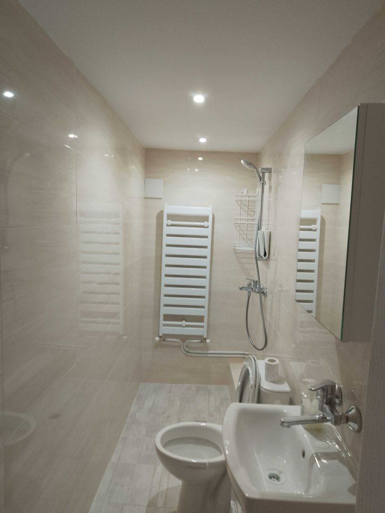 Дава се под наем Къща в Аксаково - 260 кв.м за 204 € - Снимка #9