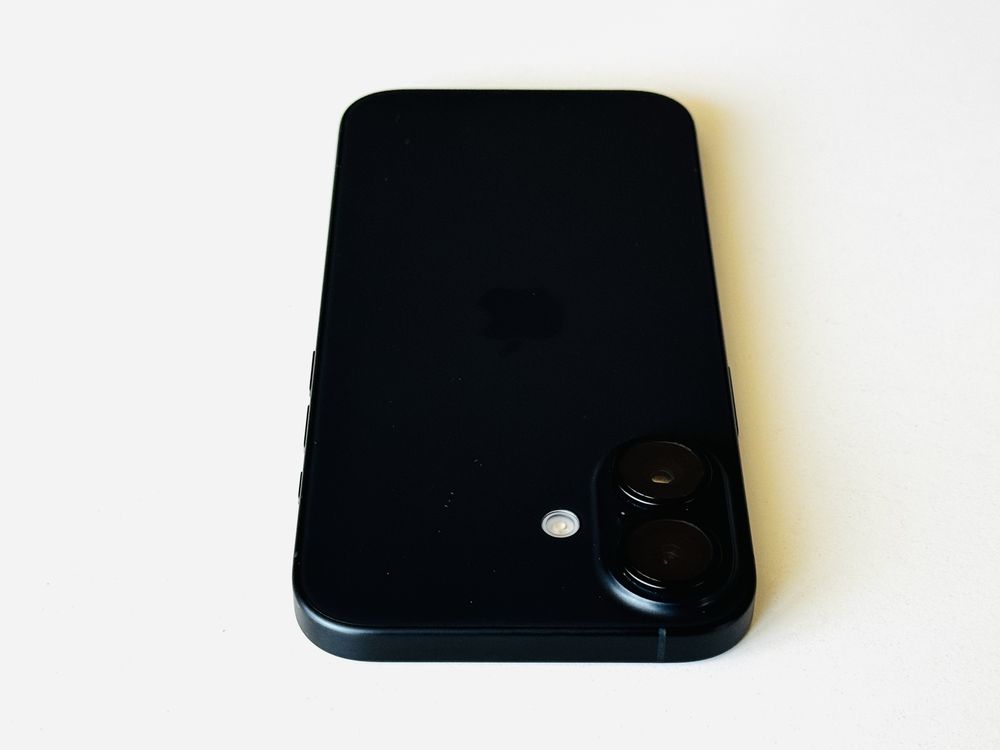 НОВ! Iphone 16 128GB Black Гаранция 1 година
