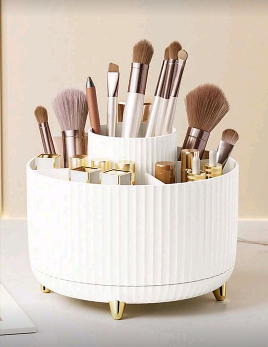 Голям настолен въртящ се цилиндър за съхранение на четки за грим