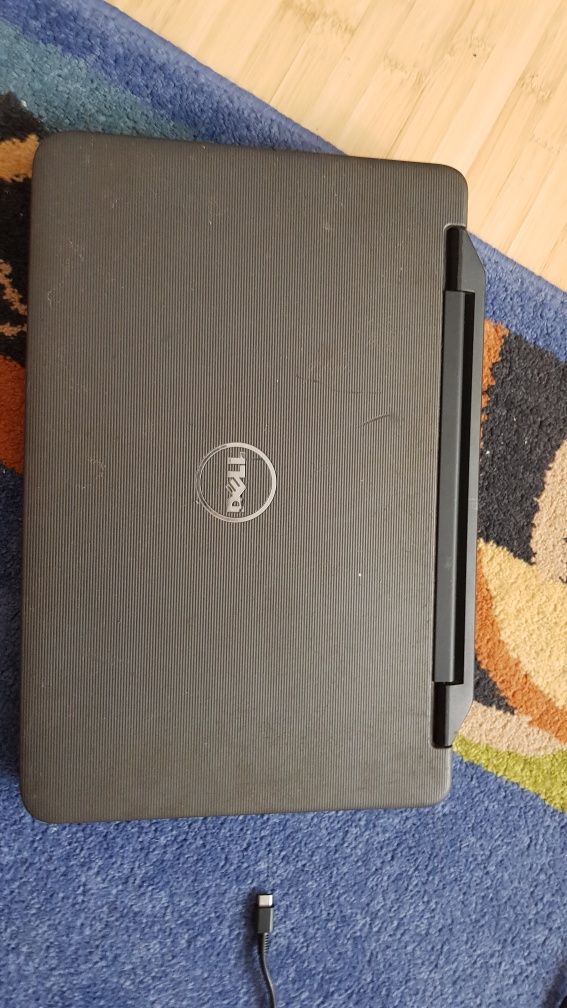 Laptop incomplet Dell Vostro functional cu procesor i5