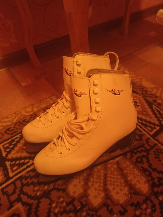 коньки фигурные,практически новые