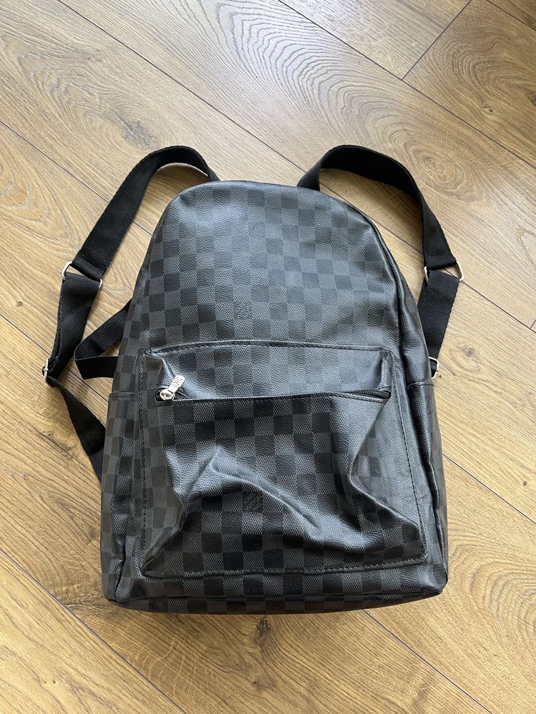 LV Louis Vuitton :  раница