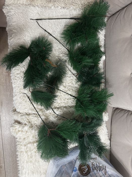 Ветки искуственной елки