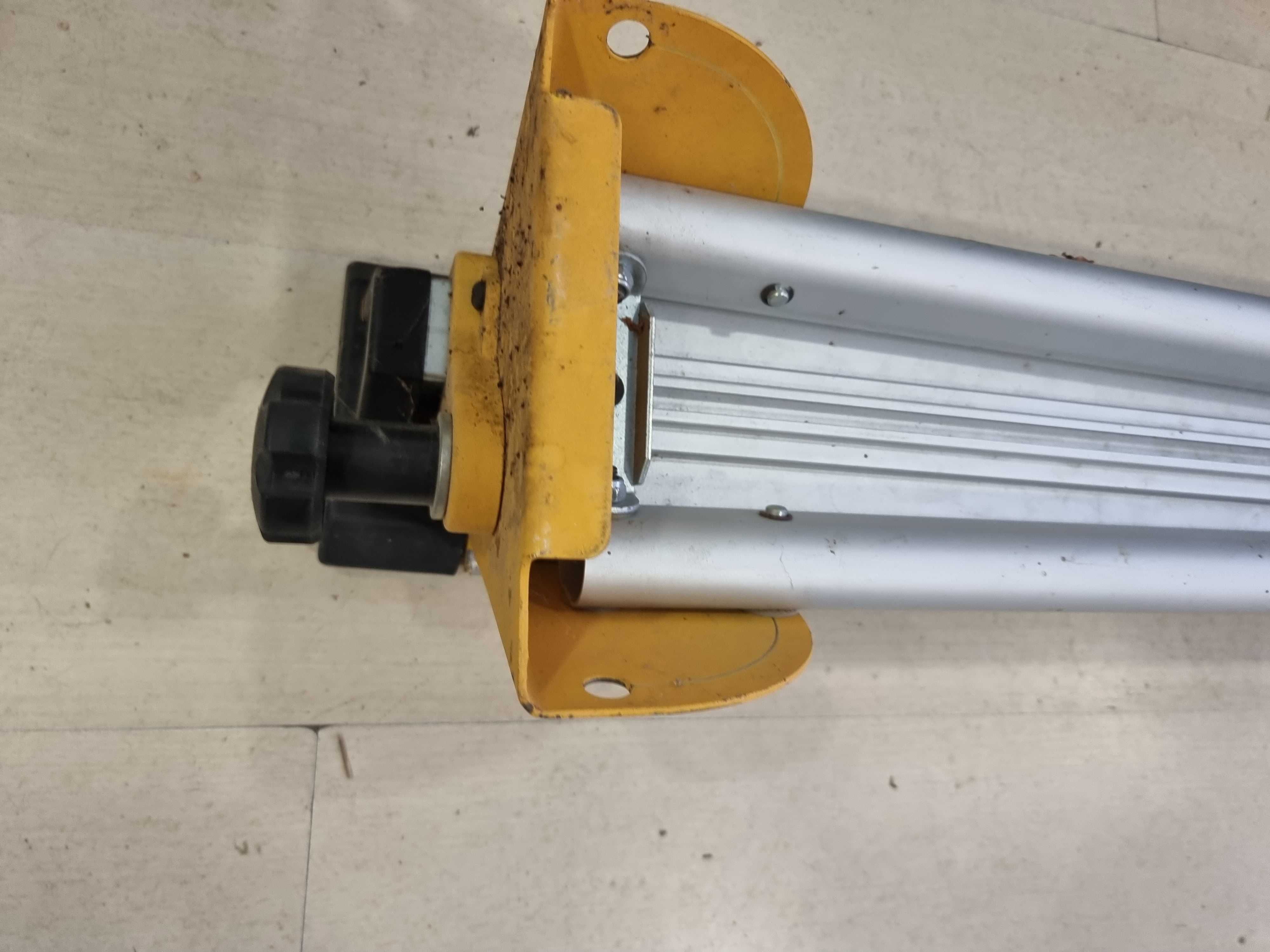 Стойката за циркулярен трион DEWALT DE7023