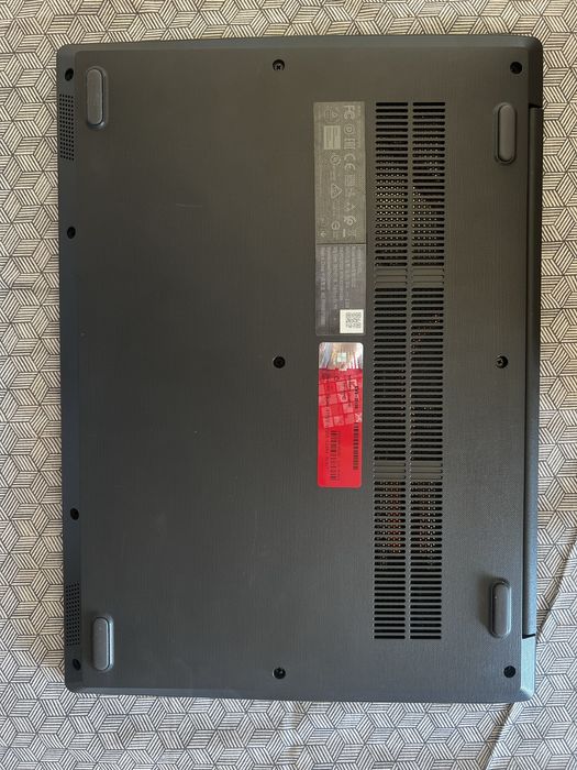 Лаптоп Lenovo V14 IGL