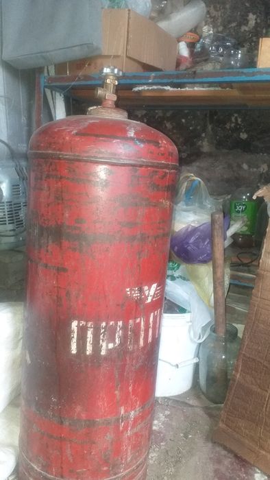 Продам газ баллон 30 литров в хорошом состояние  2 штуки2 штук одинь п