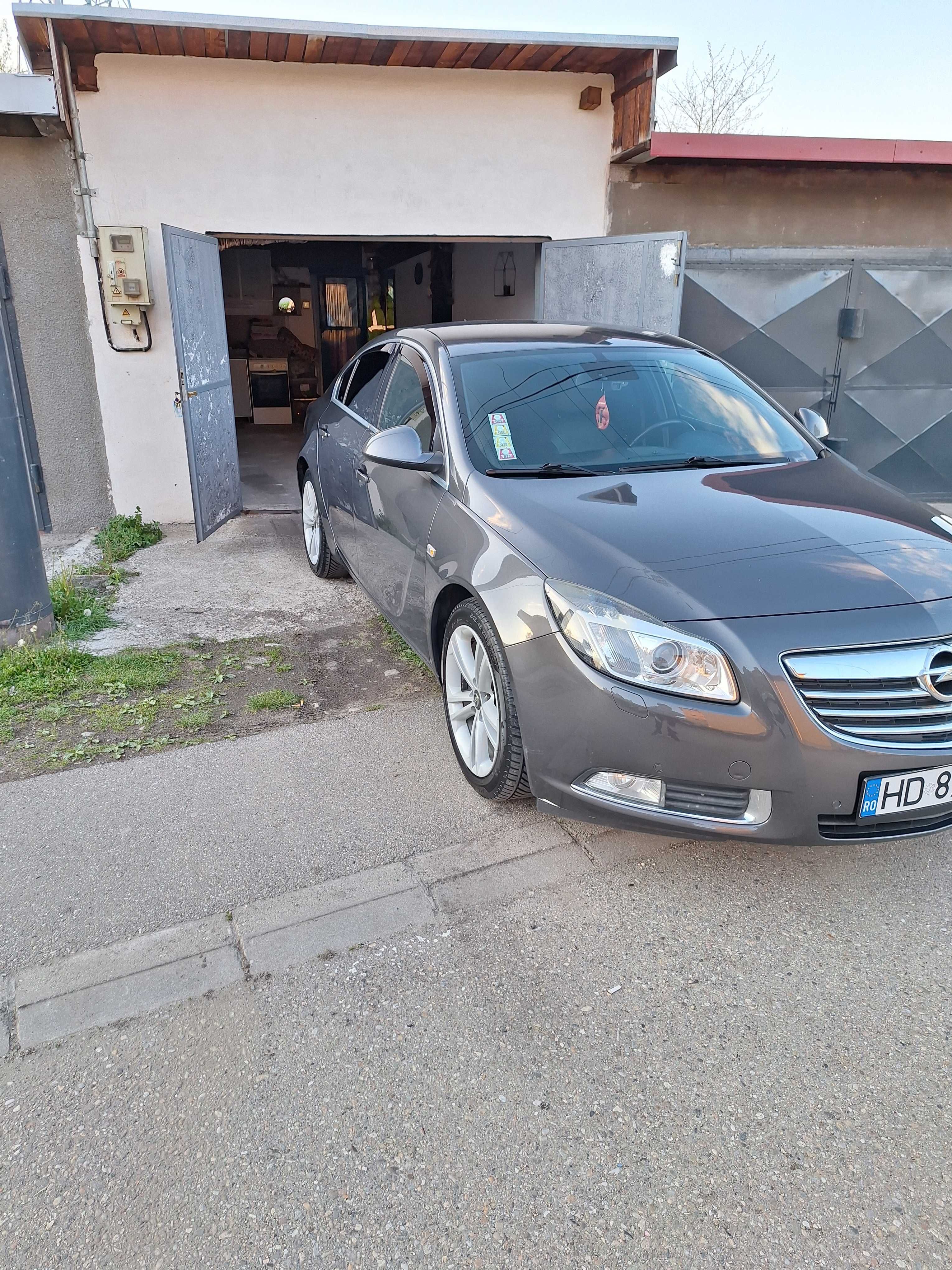 Vînd opel insignia