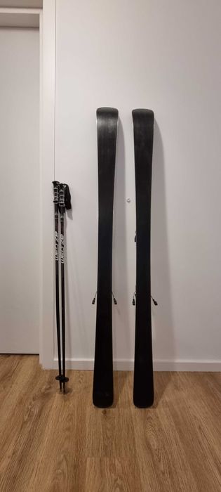 Vand echipamament ski (costum schi, skiuri, accesorii, clapari ski)