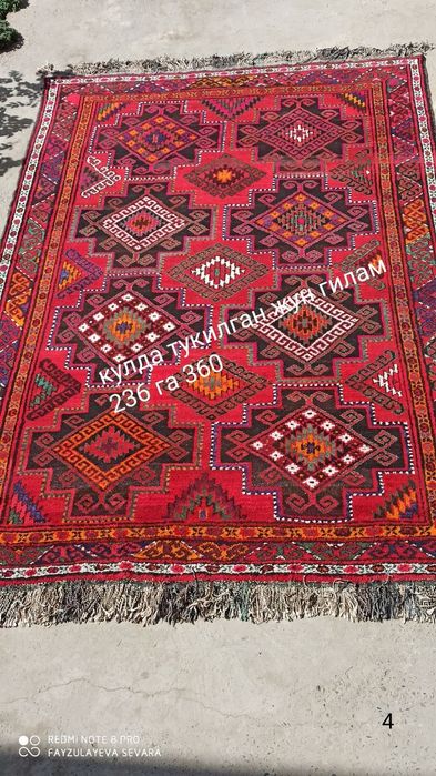 Qo'lda to'qilgan qadimgi jun gilamlar