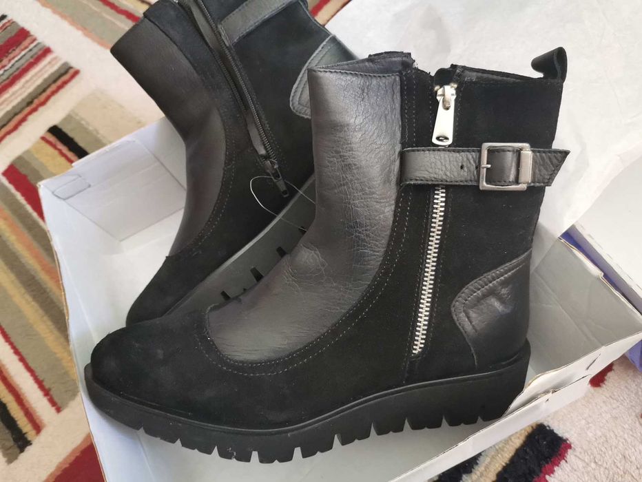 Нови, дамски боти. Естествена кожа, и велур.