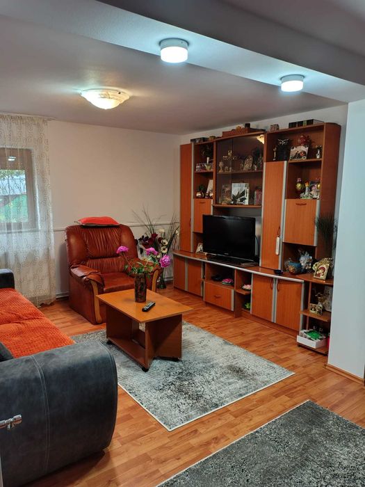 Vilă spațioasă de vânzare – 50 km de București, 15 km de Ploiești