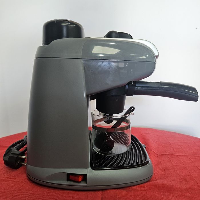 Aparat de cafea espressor  De Longhi MC 8