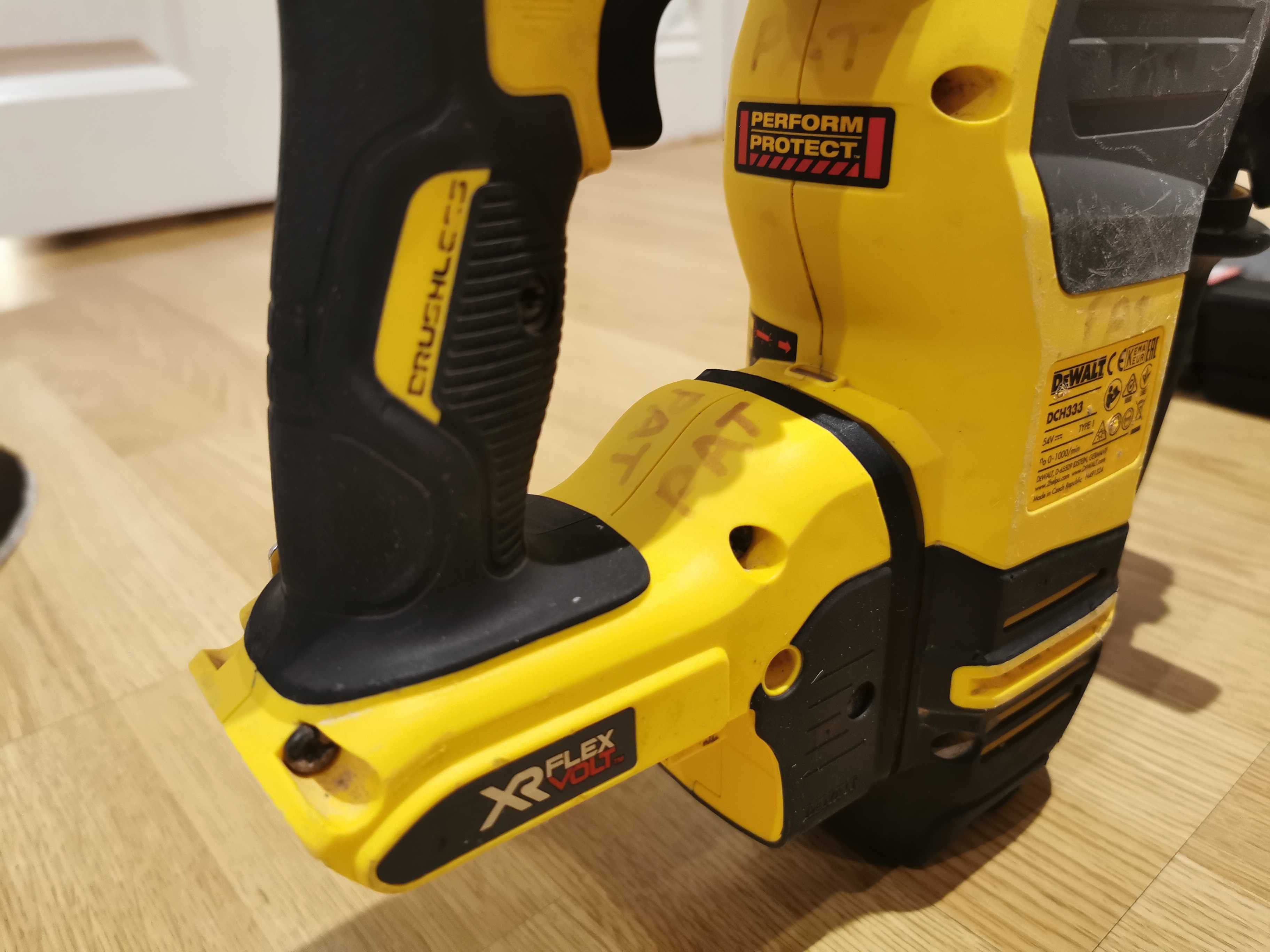 Безчетков перфоратор къртач Dewalt Dch333 flexvot 54