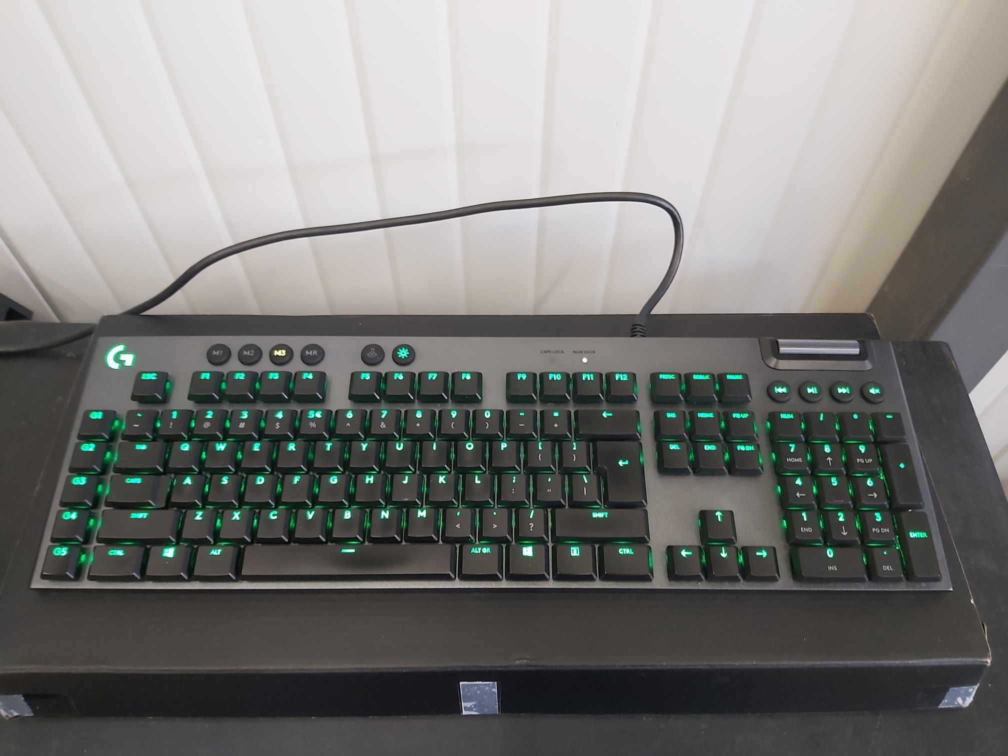 Геймърска механична клавиатура Logitech, G815 Lightsync RGB