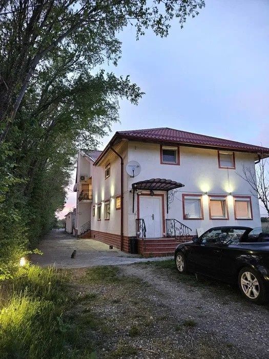 Casa Vila cu piscina pentru petreceri sau cazare, aproape de Bucuresti