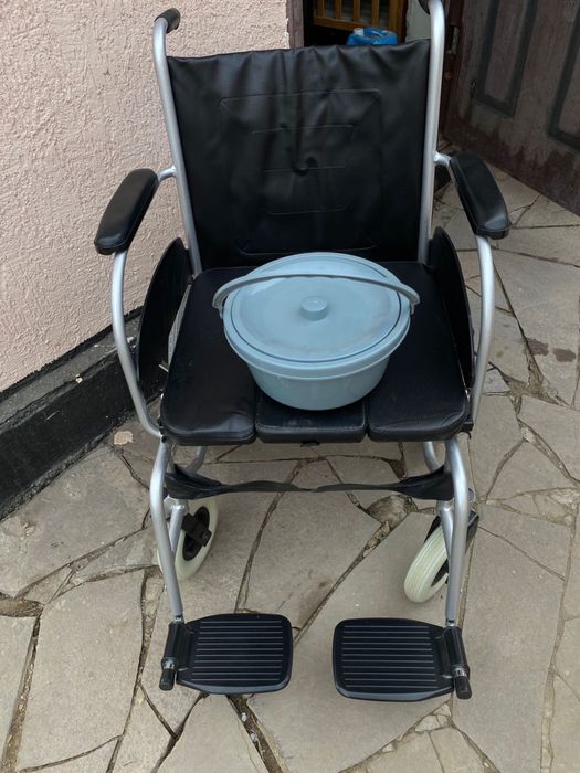 Инвалидная коляска . Продам инвалидную коляску .