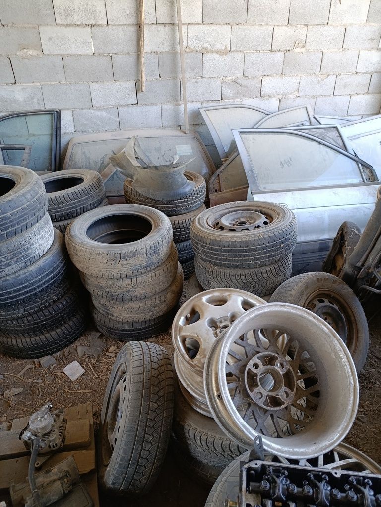 Продам фаркоп,резины 14,15 размеров.