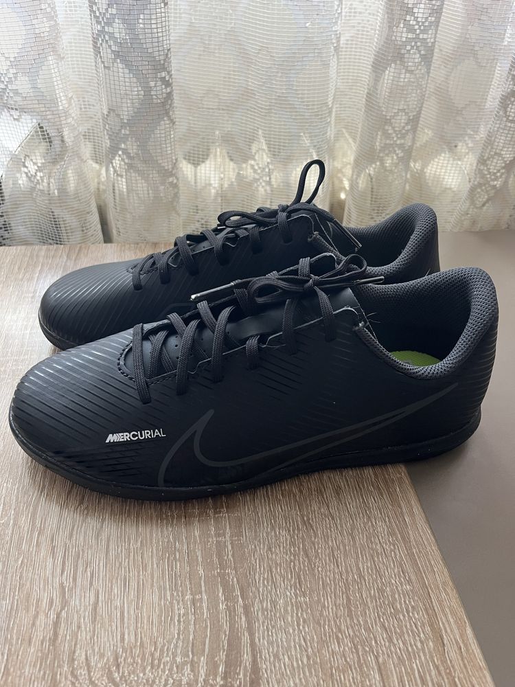 Маратонки Nike Mercurial-38.5