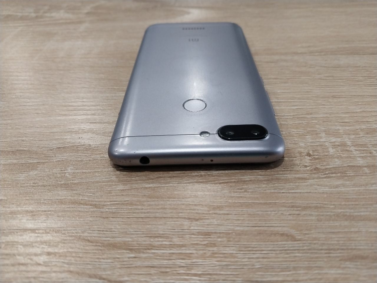 Xiaomi Redmi 6 .