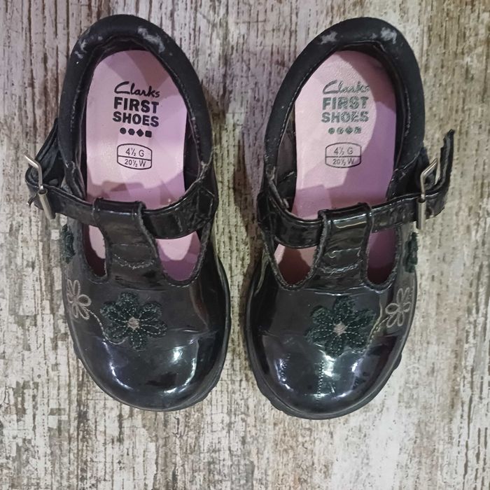 Бебешки сандали. Три модела - отоврени,полуотворени и затворени.