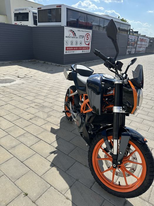 Ktm duke 390cc.