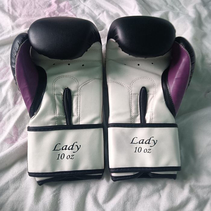 Mănuși noi box ridicare personala in zona circa 13 poliție sector 3