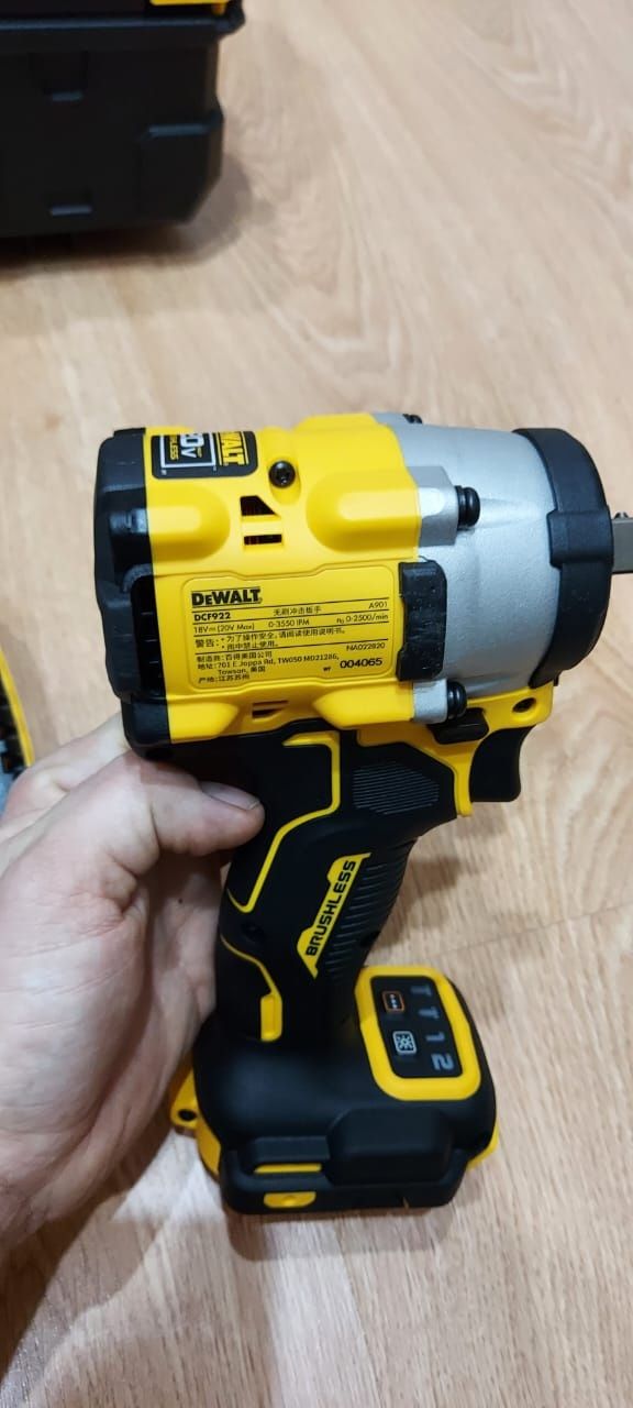 Гайковёрт DeWalt DCF922