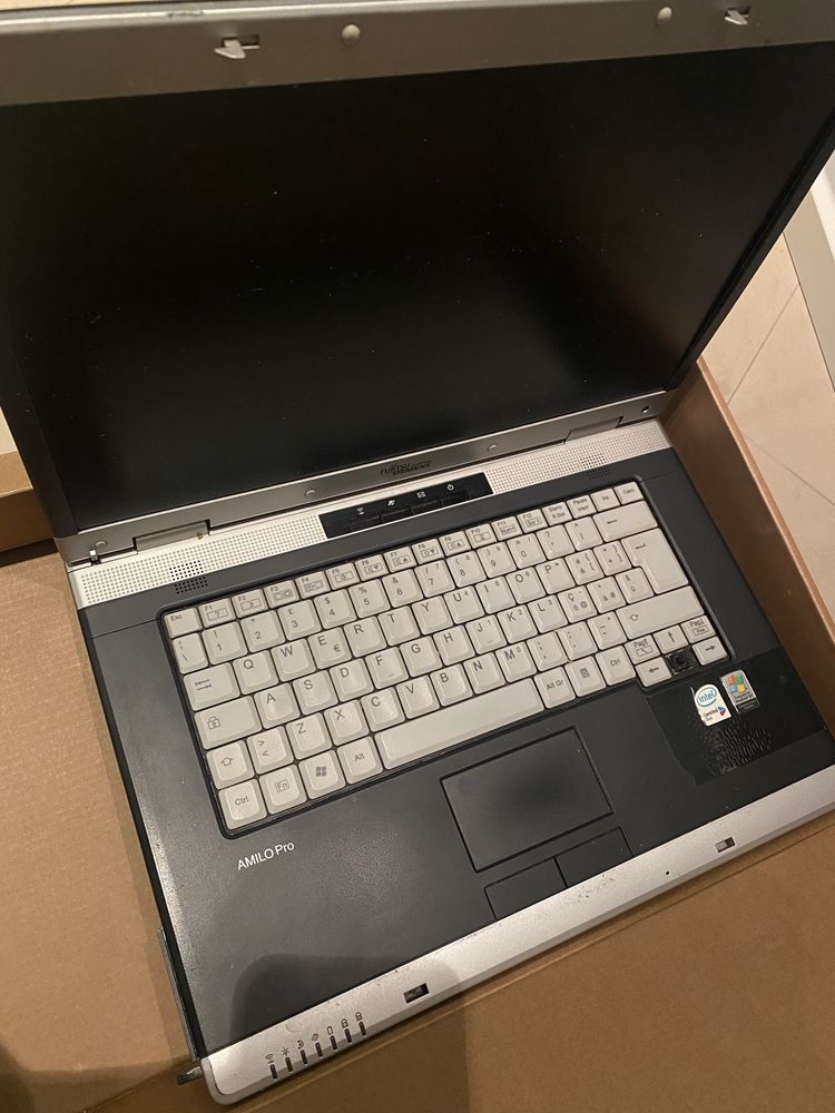 Лаптоп Fujitsu Siemens Amilo Pro