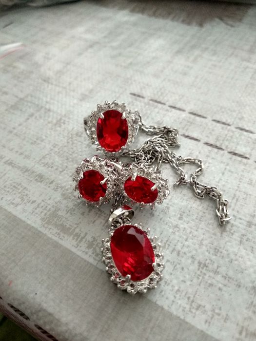 Молодежный бижутерия комплект, наш адрес Сайрам центр