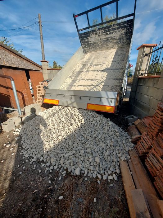 Транспортни Услуги Тристранен Самосвал с КРАН-Варна