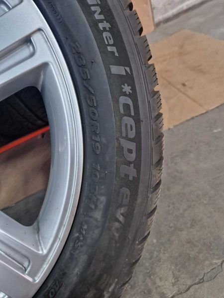 4 броя Hankook R19 235/50/ 
зимни гуми 
DOT3719