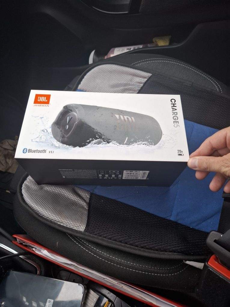 Boxa jbl charge 5 noua.