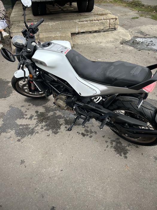 Motocicleta Husqvarna 401 Vitpilen