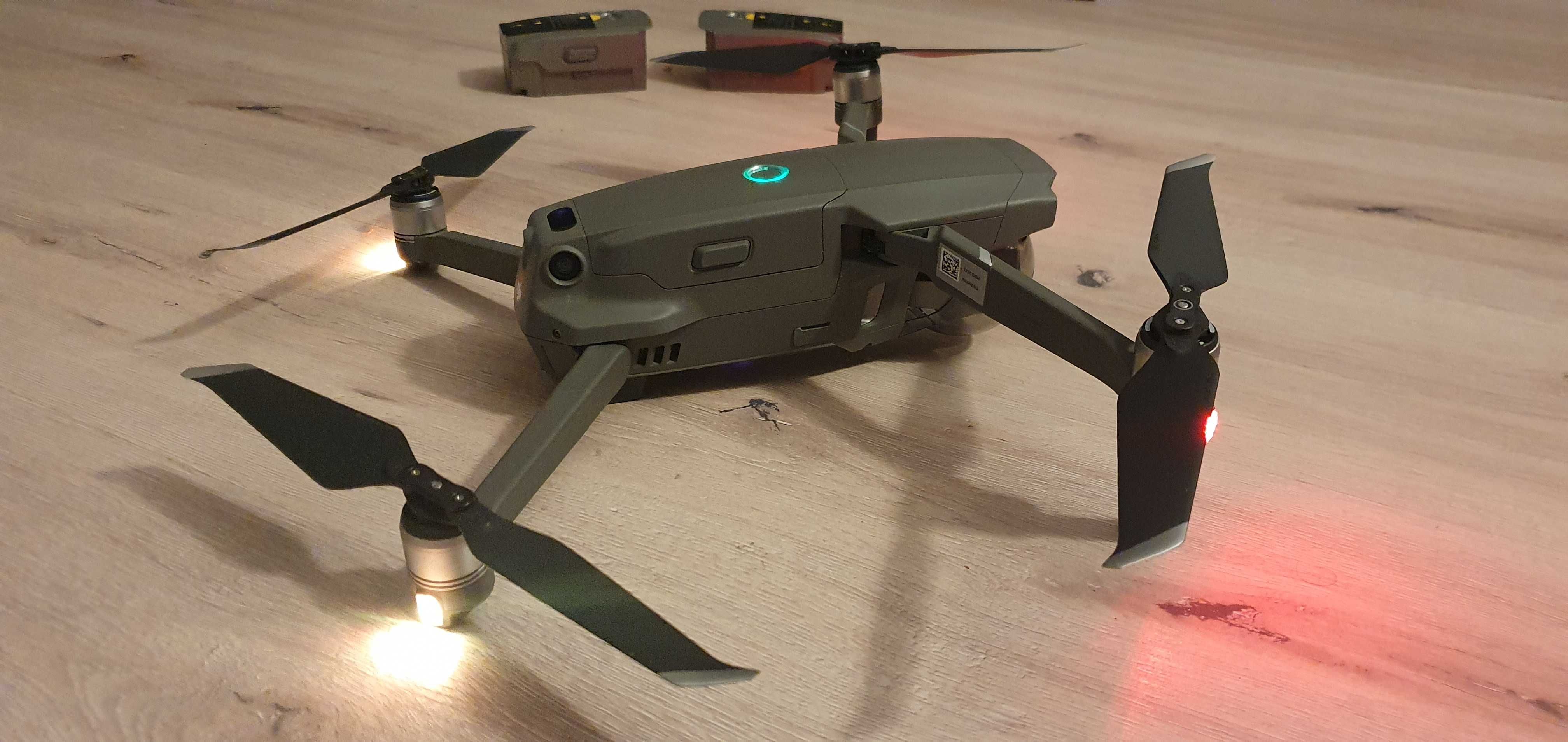 DJI Mavic 2 Pro 20MP 4K HDR + Fly More Kit, < 3H de zbor, impecabila