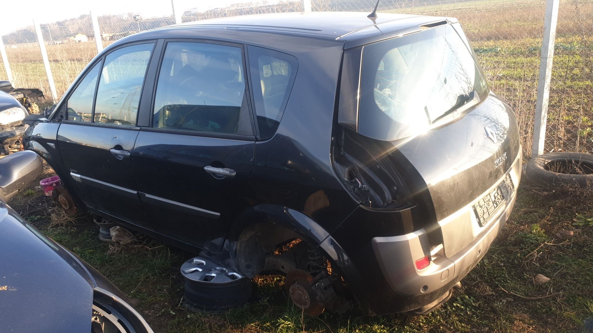 Dezmembrez Renault scenic 2