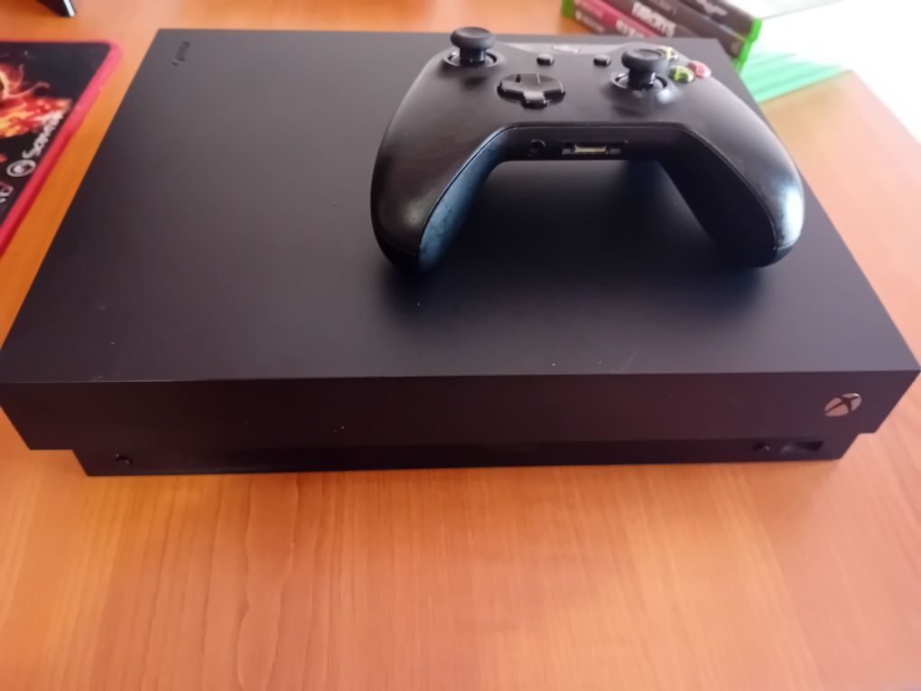 XBOX ONE X, 1TB +5 jocuri