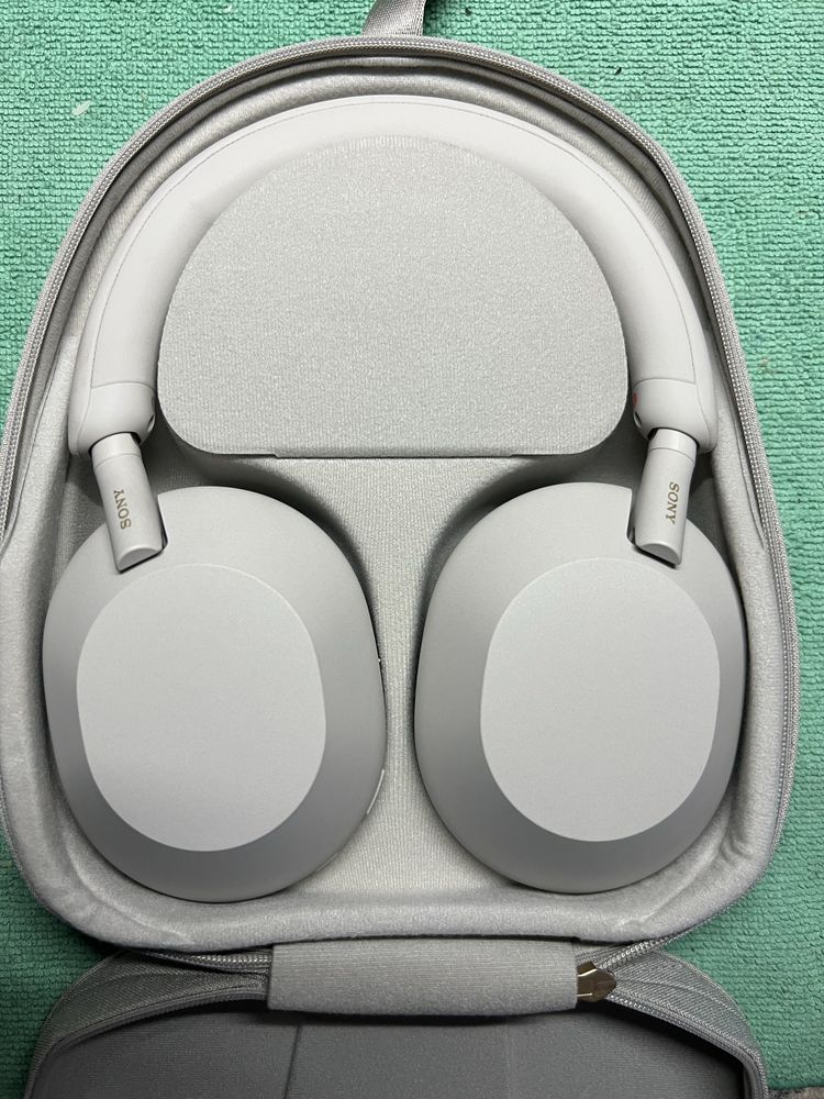 Sony - WH-1000XM5 Безжични слушалки с микрофон, ANC, сребристи