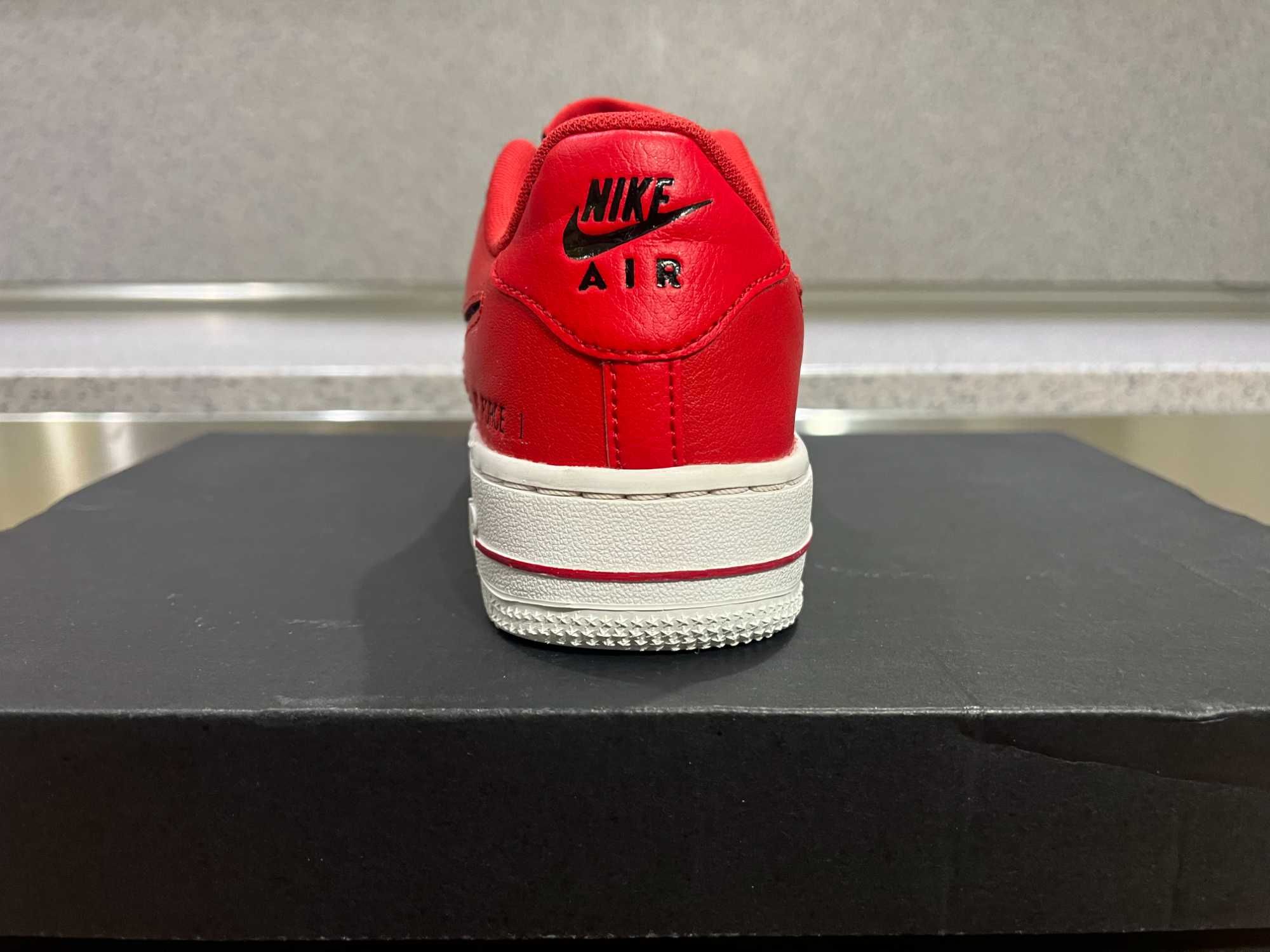 ОРИГИНАЛНИ *** Nike Air Force 1 `07 University Red / Black