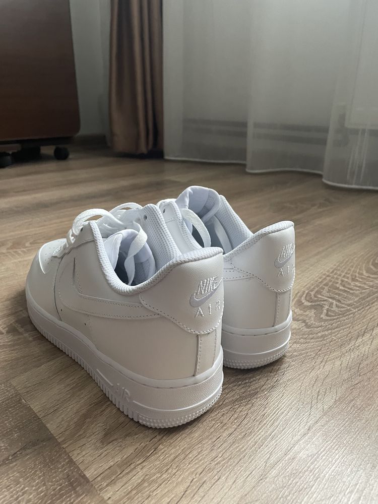 Nike Air Force 1 Triple White 42.5